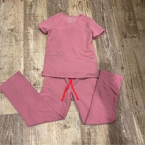 Figs scrub set chalk pink